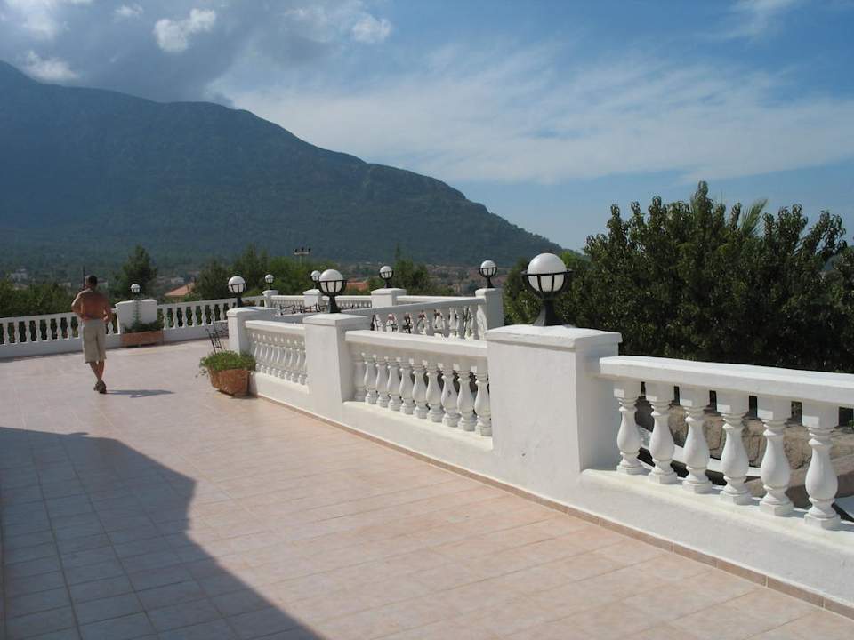 Taras Daisy Garden Resort Hotel