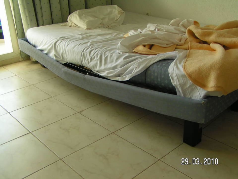 Ersatzbett für die Enkelin Hotel El Mouradi Djerba Menzel