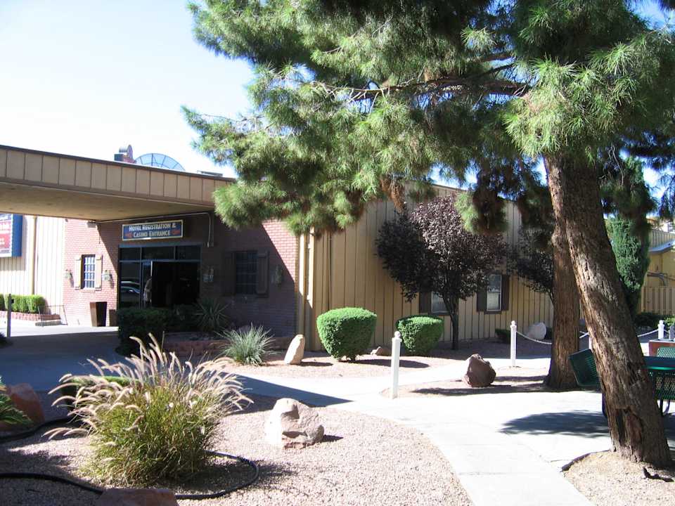 Территория отеля Hotel Days Inn Las Vegas At Wild Wild West Gambling Hall
