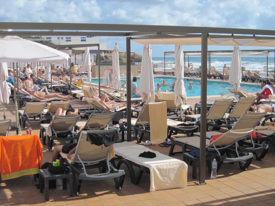 Liegen am Pool  Hotel Riu Palace La Mola
