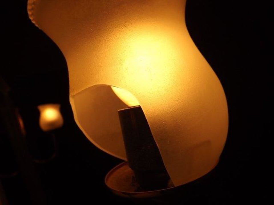 Defektes Glas der Lampe  Lotus Bay Beach Resort