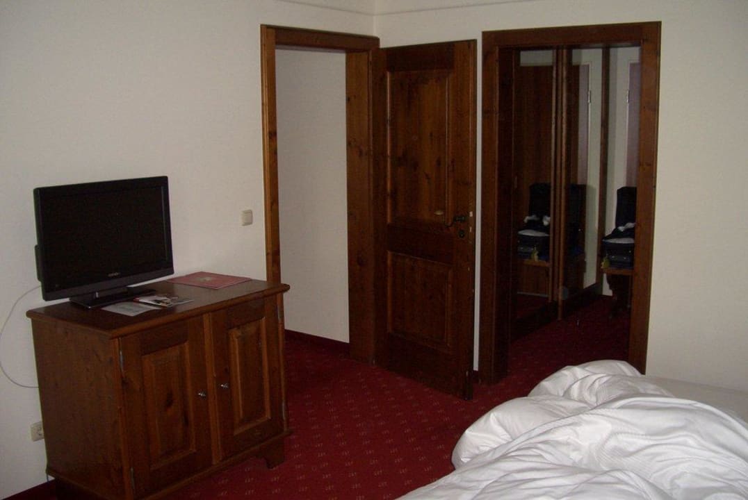 Schlafzimmer Junior Suite mit 2. TV Hotel Das Ludwig