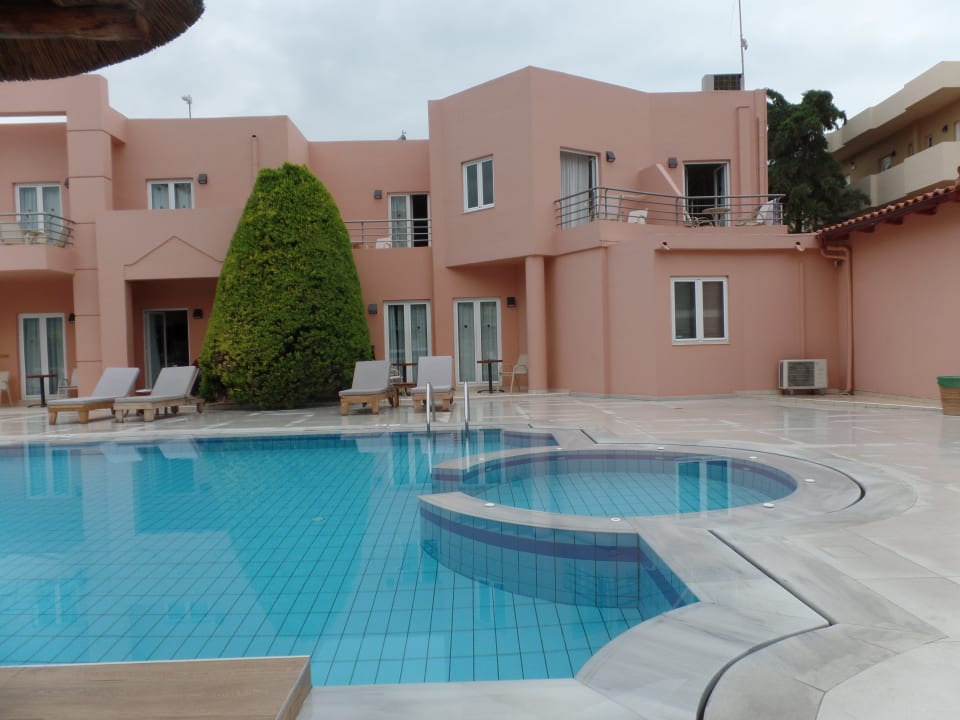 Pool High Beach Resort