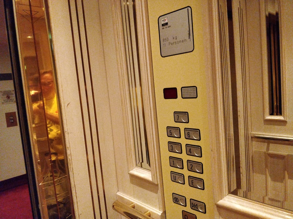 Lobby NH Vienna Airport Conference Center