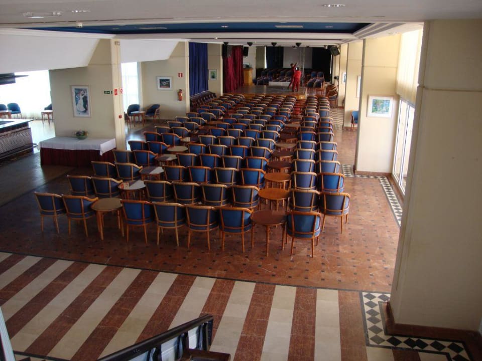 Theater Hotel Riu Oliva Beach Resort