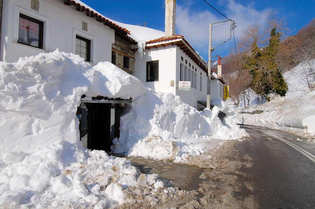 Chania hotel_entrance with snow Hotel Chania