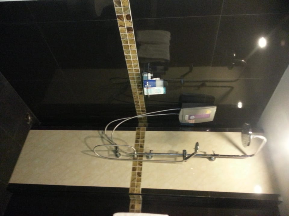 Offene Dusche (typisch in Thailand) Hotel Samui Beach Resort