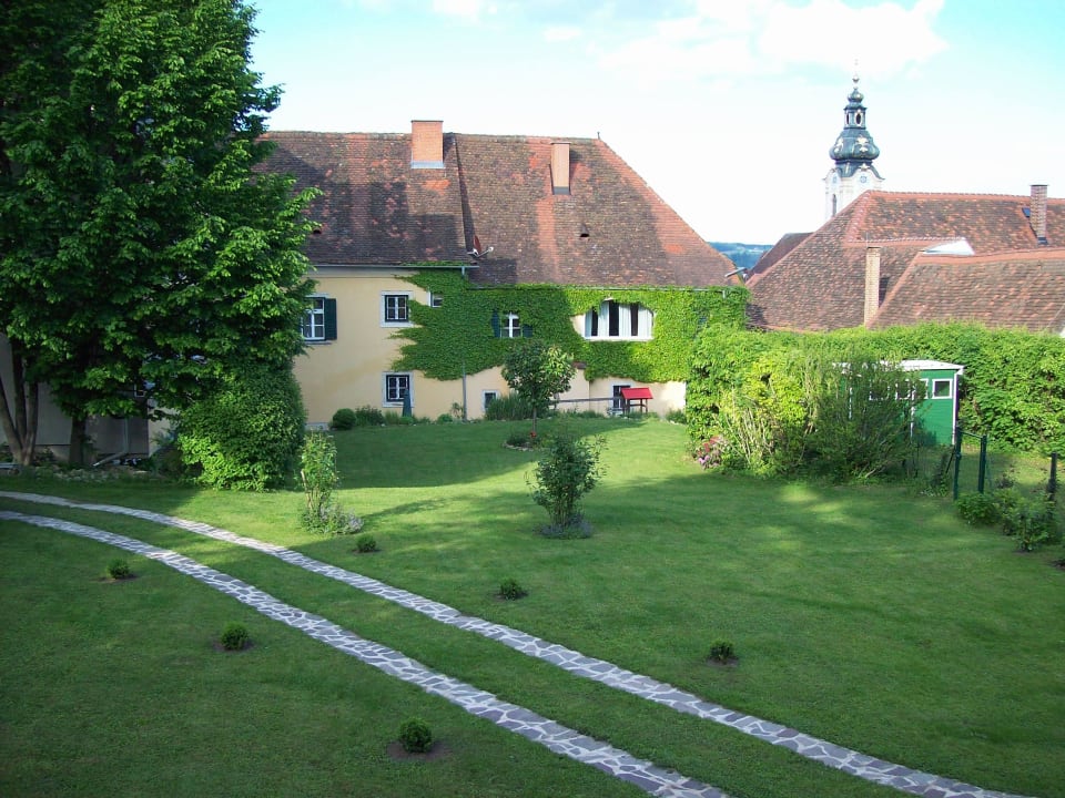 Garten und alter Gebäudeteil Hotel Alter Gerichtshof