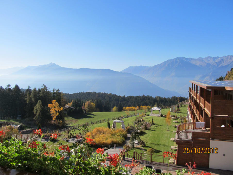 Ausblick vom Balkon Hotel Chalet Mirabell