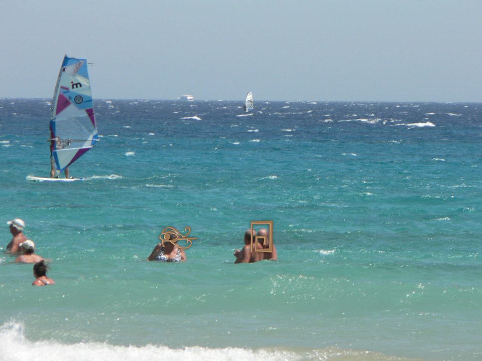 Badegäste in der Windsurfzone Shams Safaga Resort