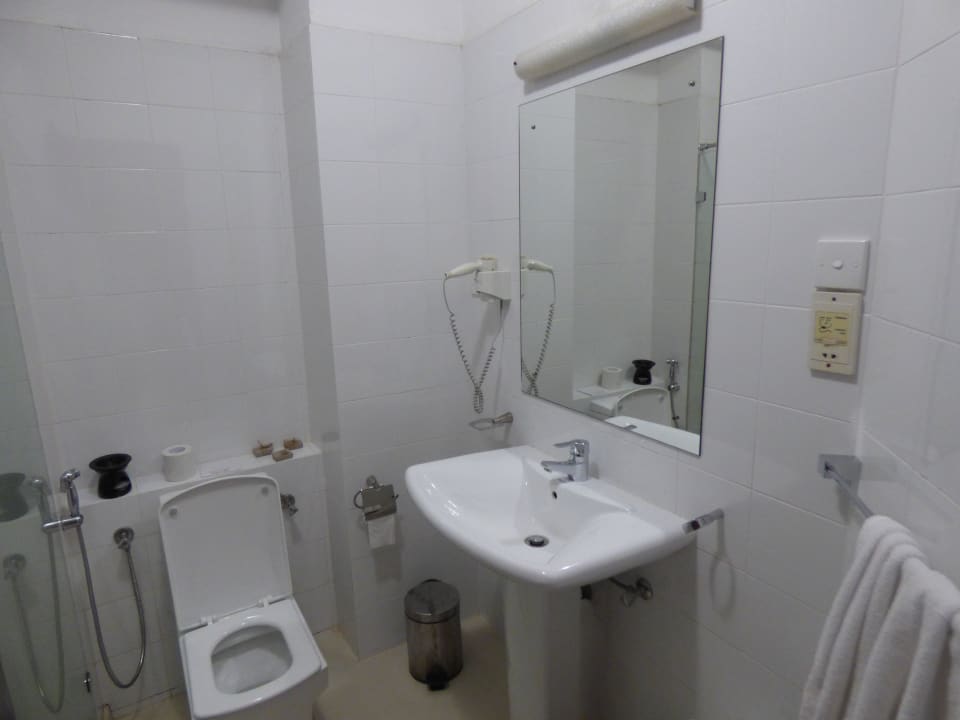 Gläserhalterung o. Gläser, dreckiger Abfalleimer Hotel Jetwing St.Andrew's