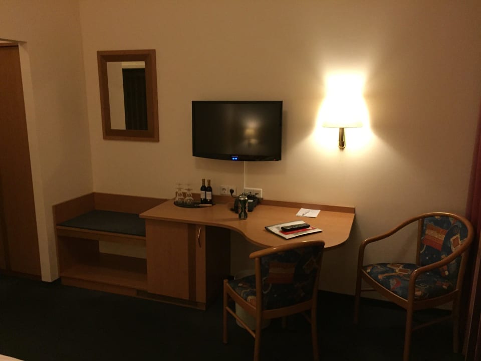 Fernsehere + Minibar Hotel de France