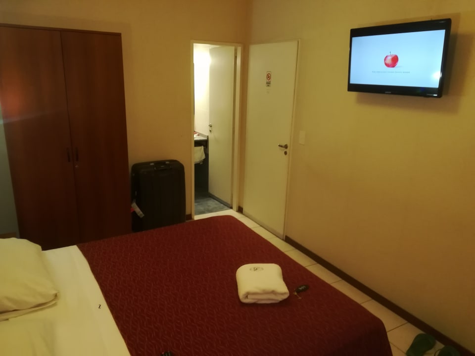 Badezimmer groß - natürlich auch in die Jahre gekommen. Bohemia Buenos Aires Hotel Boutique