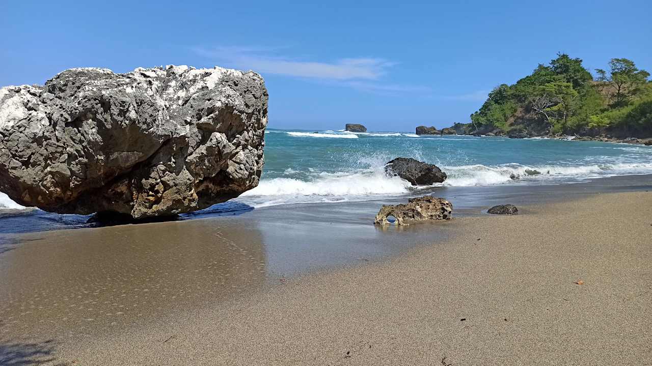 Strand Playabachata Hotel