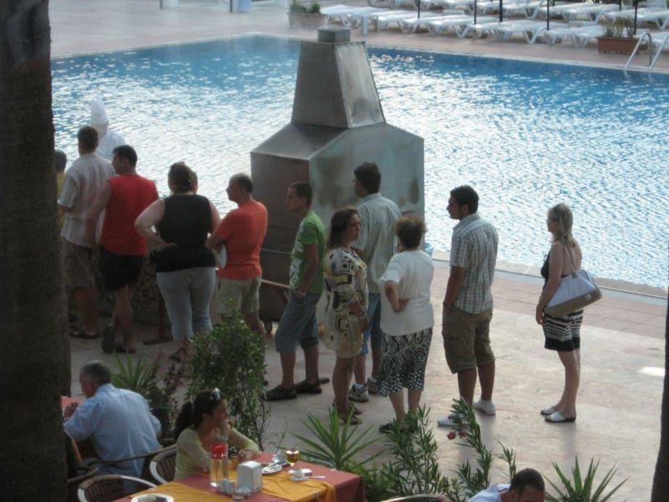 Kolejki do grilla Turunc Resort Hotel