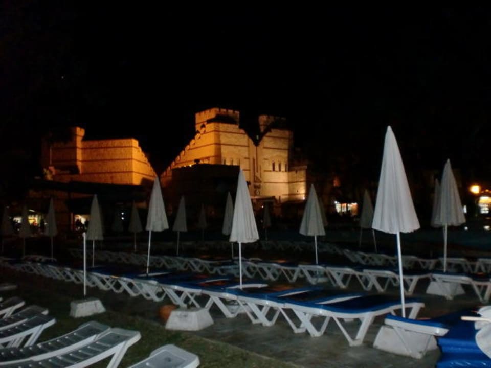 Clubanlage im Dunkeln Ulusoy Kemer Holiday Club