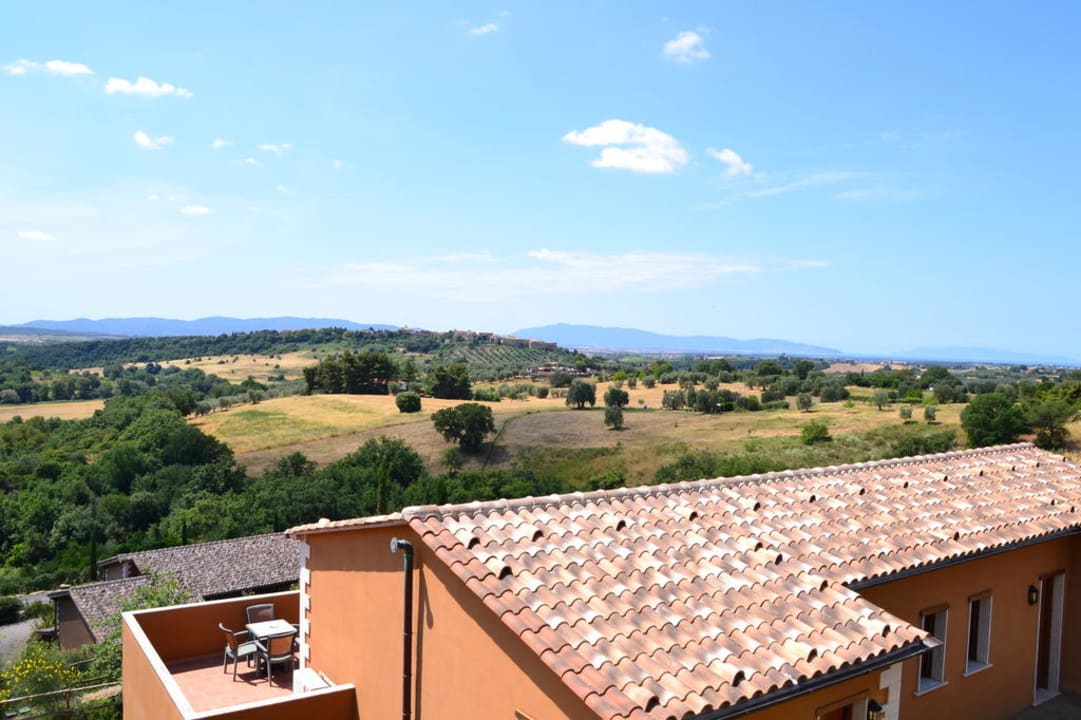 Balkon mit Blick auf die Landschaft Borgo Magliano Garden Resort