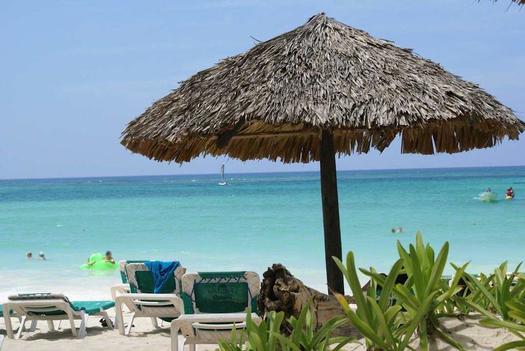 Strand mit Schatten Grand Palladium Select Bávaro Resort & Spa