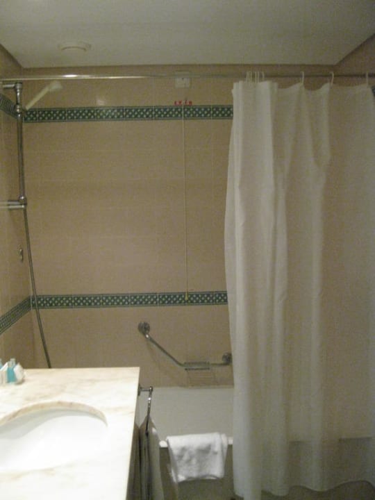 Badewanne mit Dusche Pestana Vila Lido Madeira Ocean Hotel