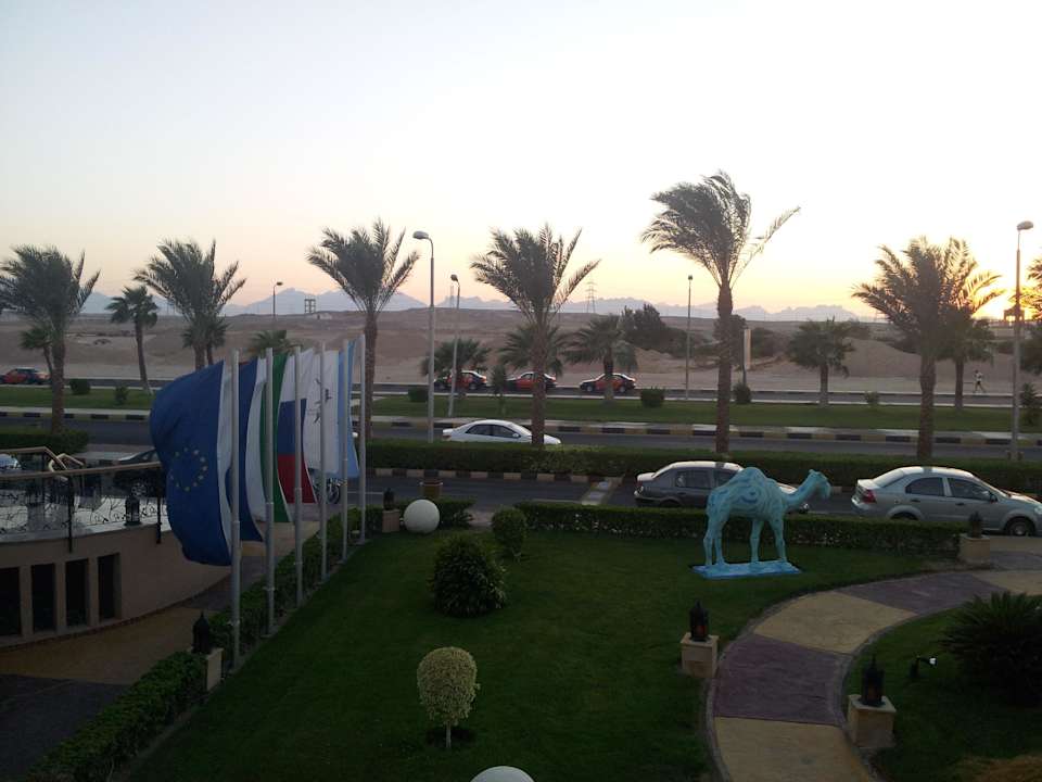 Blick vom Haupteingang Pickalbatros Palace Resort
