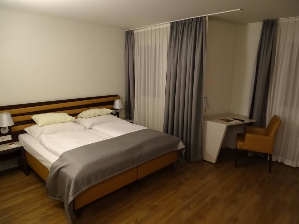 Doppelbett Four Points Flex by Sheraton Vienna Hauptbahnhof
