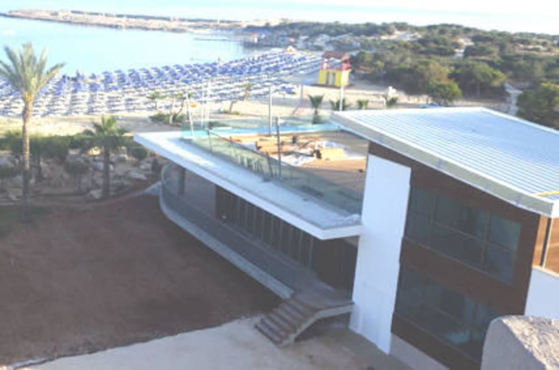 Super laute Baustelle vor dem Balkon Asterias Beach