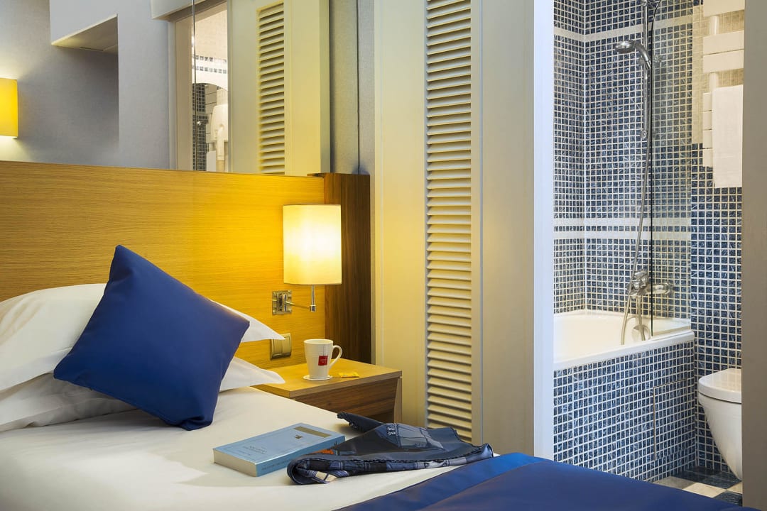 Chambre Double & Salle de bain Hotel Pavillon Bastille