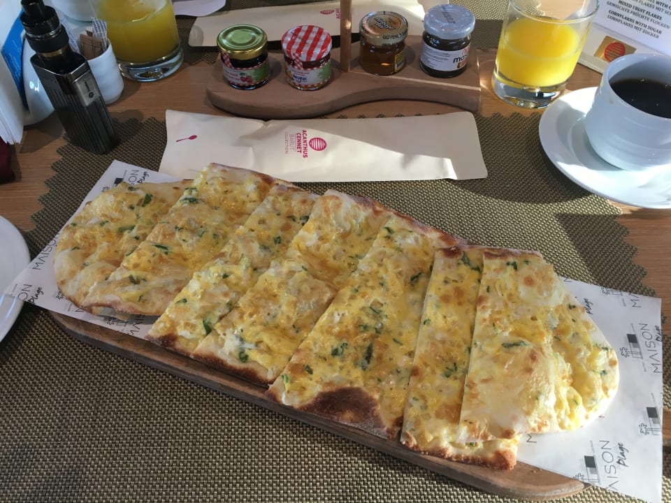 Gastro Acanthus Cennet Barut Collection