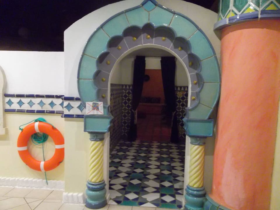 Eingang zu den Massageräumen Bull Eugenia Victoria & Spa