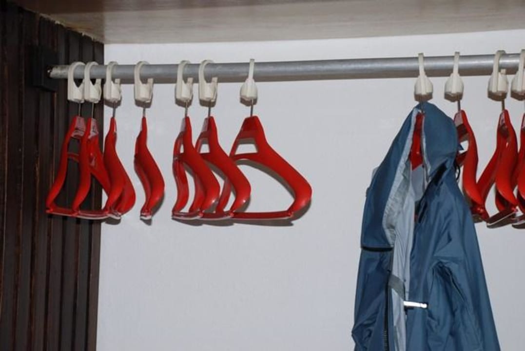 Kleiderschrank Travellers Beach Hotel & Club