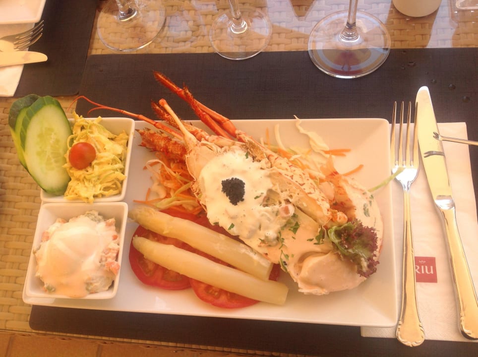 Mittagessen an der Poolbar Hotel Riu Palace Maspalomas Adults Only