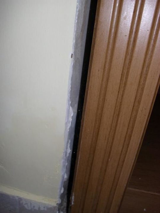 Zwischenraum Wand Schrank Tiana Beach Resort