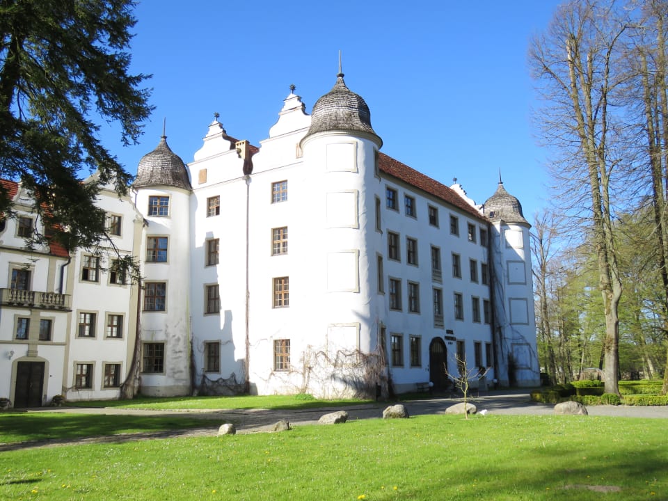 "Außenansicht" Podewils Schlosshotel (Krag) • HolidayCheck (Westpommern