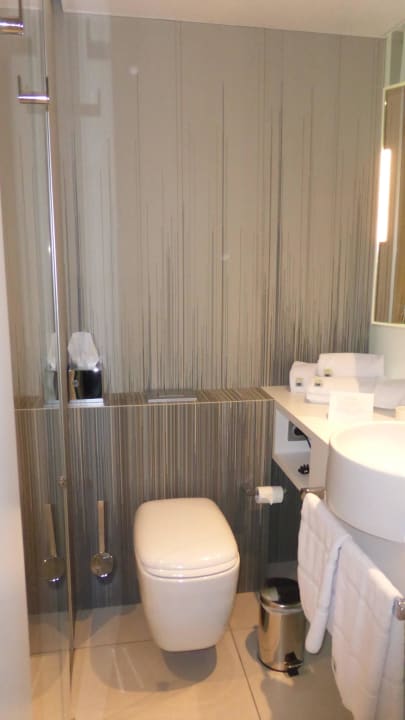 Bad (recht klein) Okko Hotels Lyon Pont Lafayette