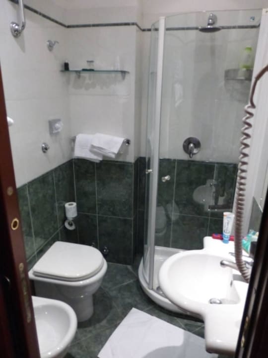 Bad Zimmer Nr.30 Hotel Colosseum