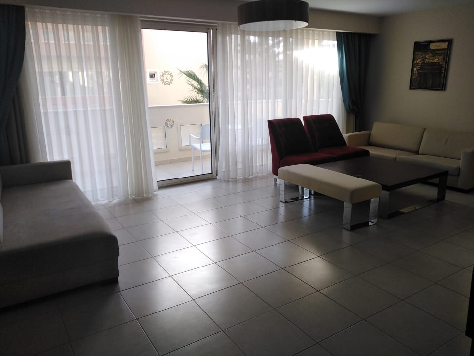 Zimmer Kamelya Aishen Club