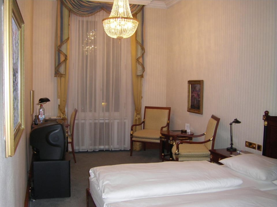 Historisches Zimmer im Altbau: Klein, aber fein! Best Western Premier Grand Hotel Russischer Hof
