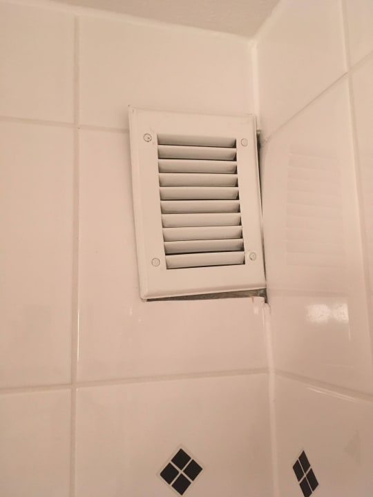 Abluft, die keine Ablust ist (Atrappe) Berlin Plaza Hotel