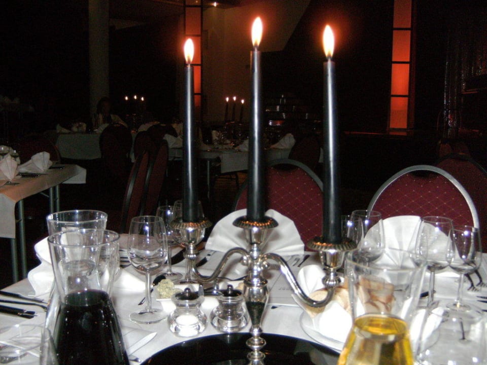 Gedeckter Tisch zum Theaterdinner Aldiana Club Ampflwang