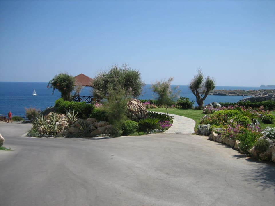Weg zum Strand Hotel Kalithea Horizon Royal