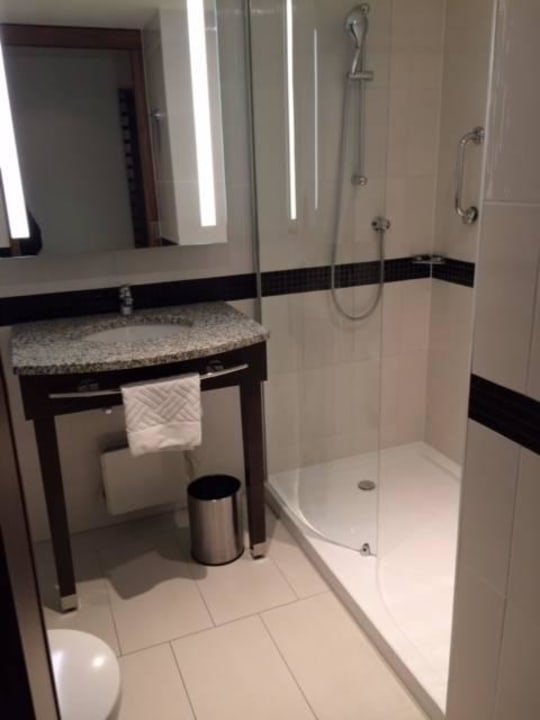 Łazienka Hampton by Hilton Warsaw City Centre