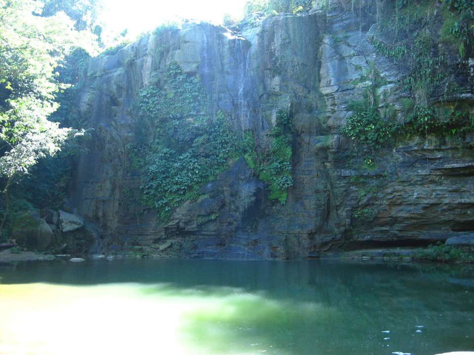 Wasserfall und See nahe des Hotels Hotel El Salton