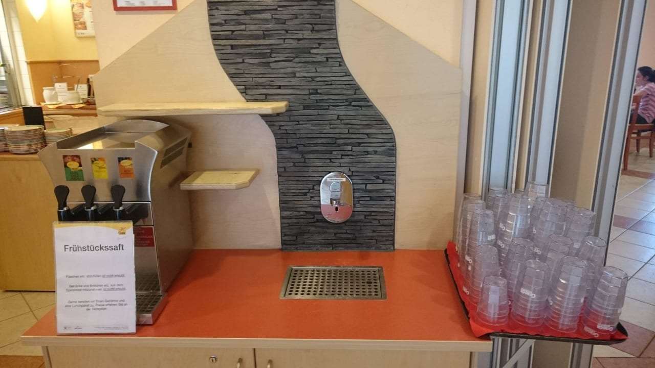 Das einzige Getränk was es zum Abendessen gibt JUFA Hotel Nördlingen