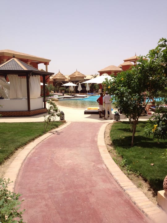 Blick auf den Pool im 400er Bereich  Pickalbatros Alf Leila Wa Leila Resort - Neverland Hurghada