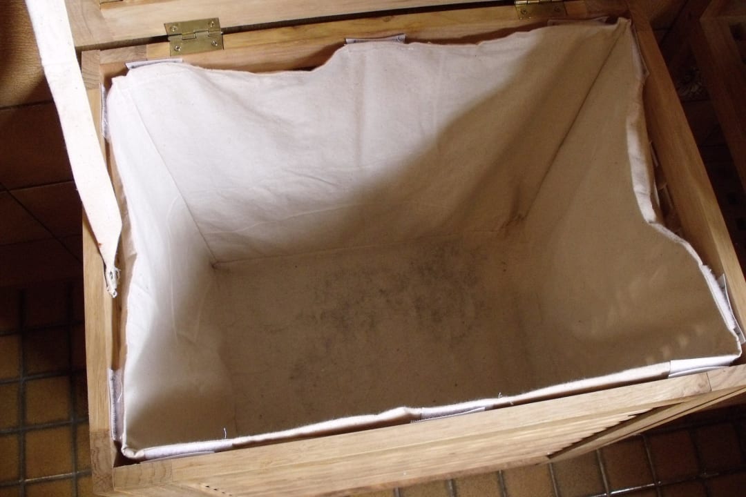 Unansehnlicher Wäschekorb Ferienhaus Lahnblick