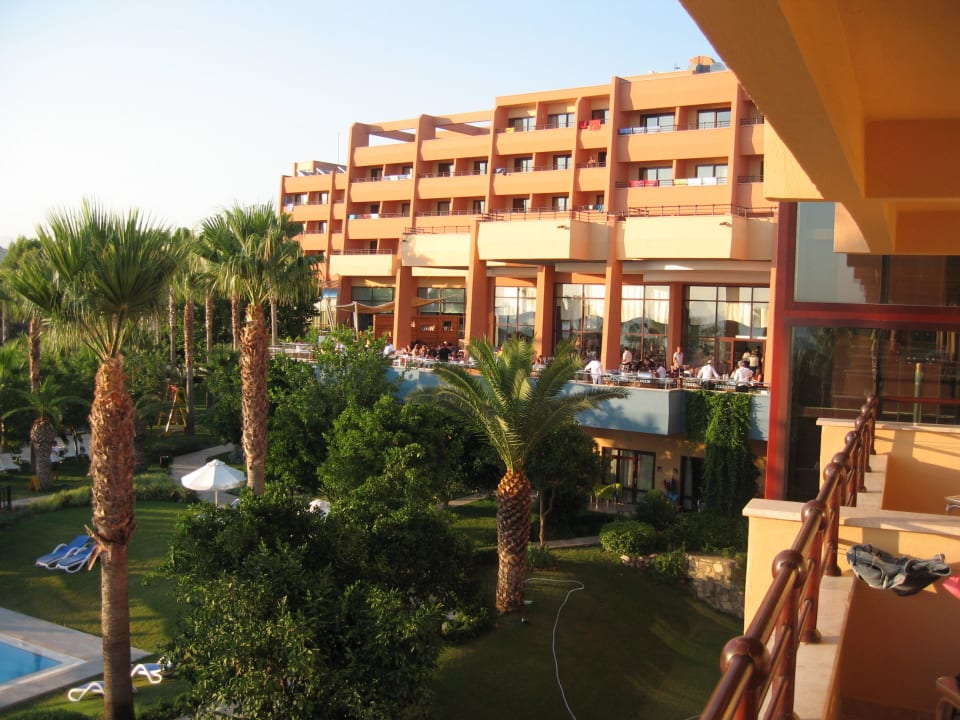 Blick von unserem Balkon zum Restaurante Hotel Grand Side