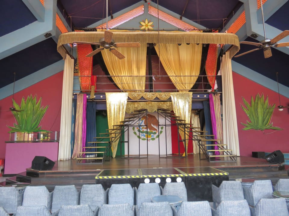Showbühne des Theaters Hotel Riu Tequila