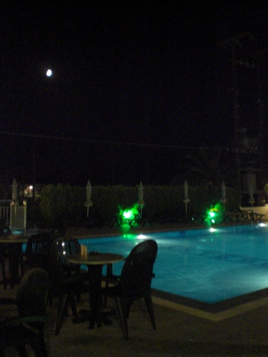 Pool bei Nacht ZANTE SUN RESORT & SPA