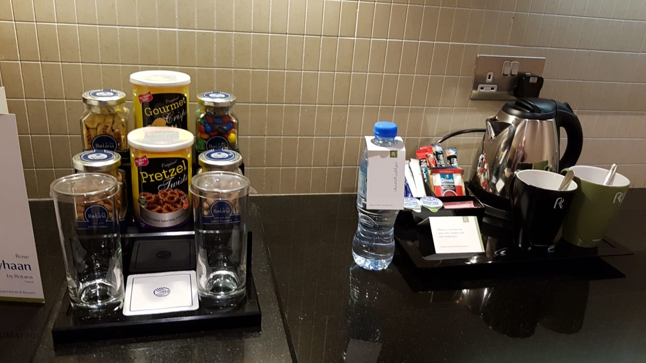 Zimmer Rose Rayhaan by Rotana