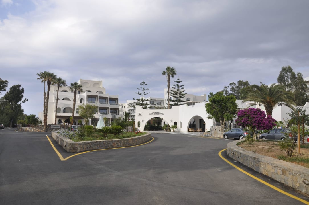 Hotel von außen Atlantica Akti Zeus Hotel